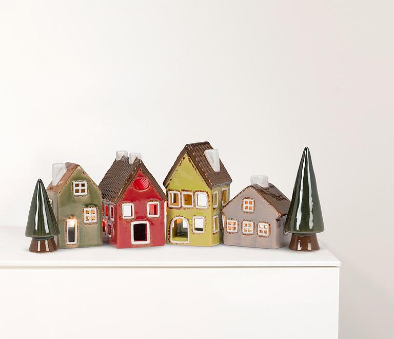 Narrow house w/windows green