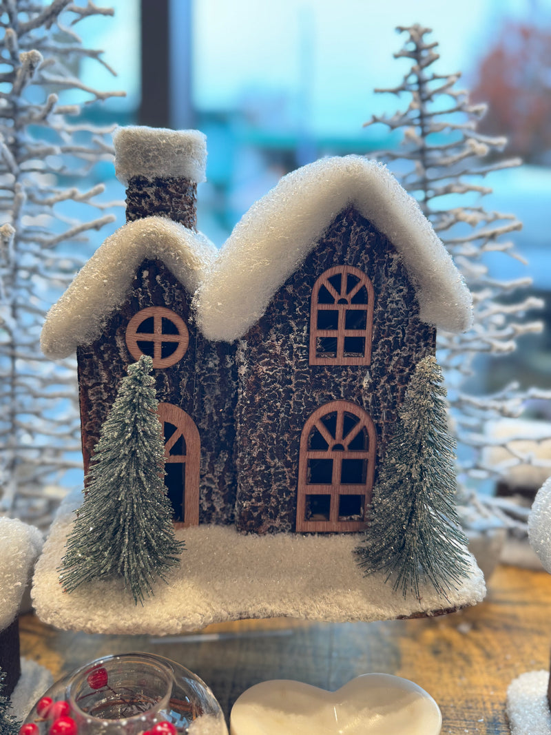 HOUSE WOODEN-LOOK 7" SNOWY ROOF