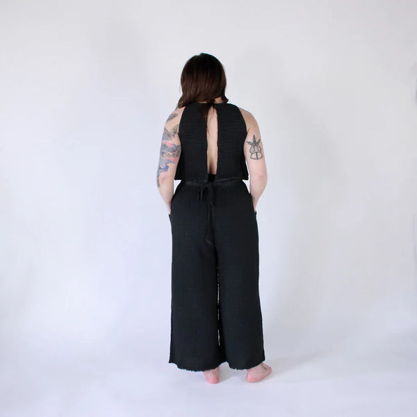 Crinkle Keyhole Tank Top Black