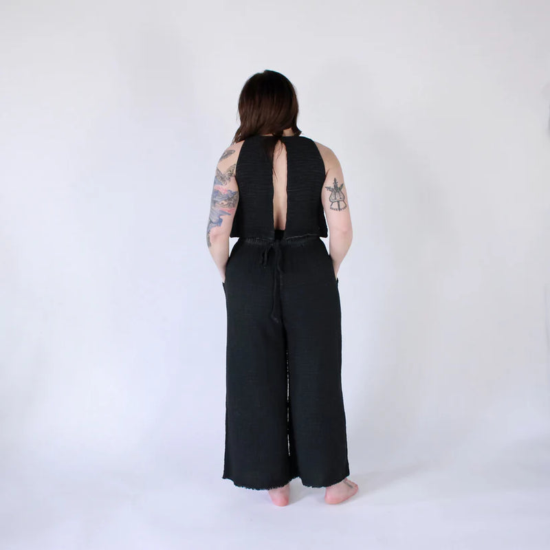 Crinkle Keyhole Tank Top Black